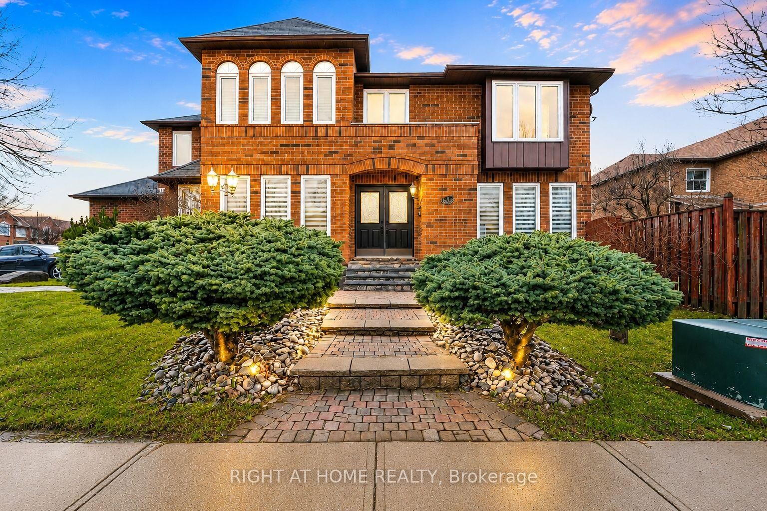 Property Photo:  39 Banner Road  ON L6X 4K8 