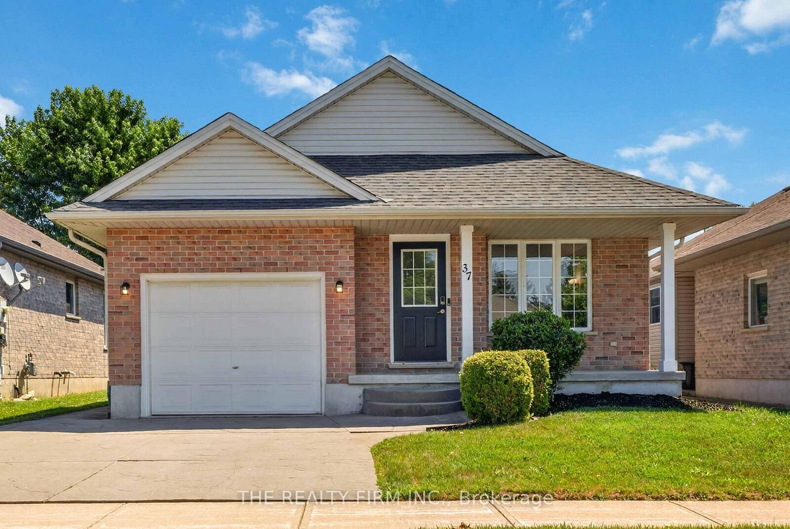 Property Photo: 37 Lake Margaret Trail ON N5R 6K7