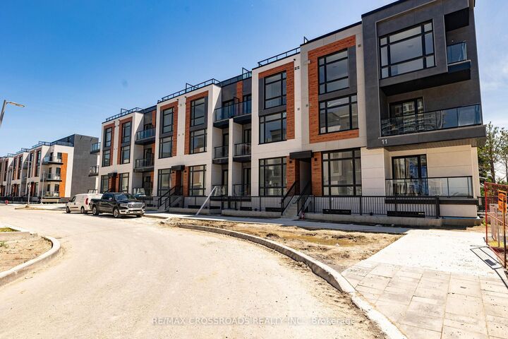 Property Photo:  11 David Eyer Road 1503  ON L4S 0N3 