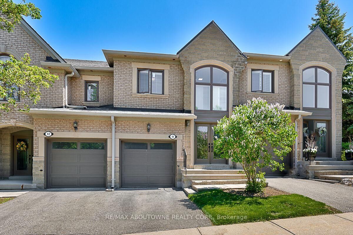 Property Photo: 2250 Rockingham Drive 41 ON L6H 6J3