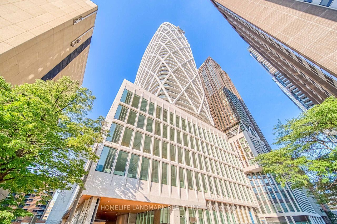 Property Photo:  230 Simcoe Street 1919  ON M5T 0G7 