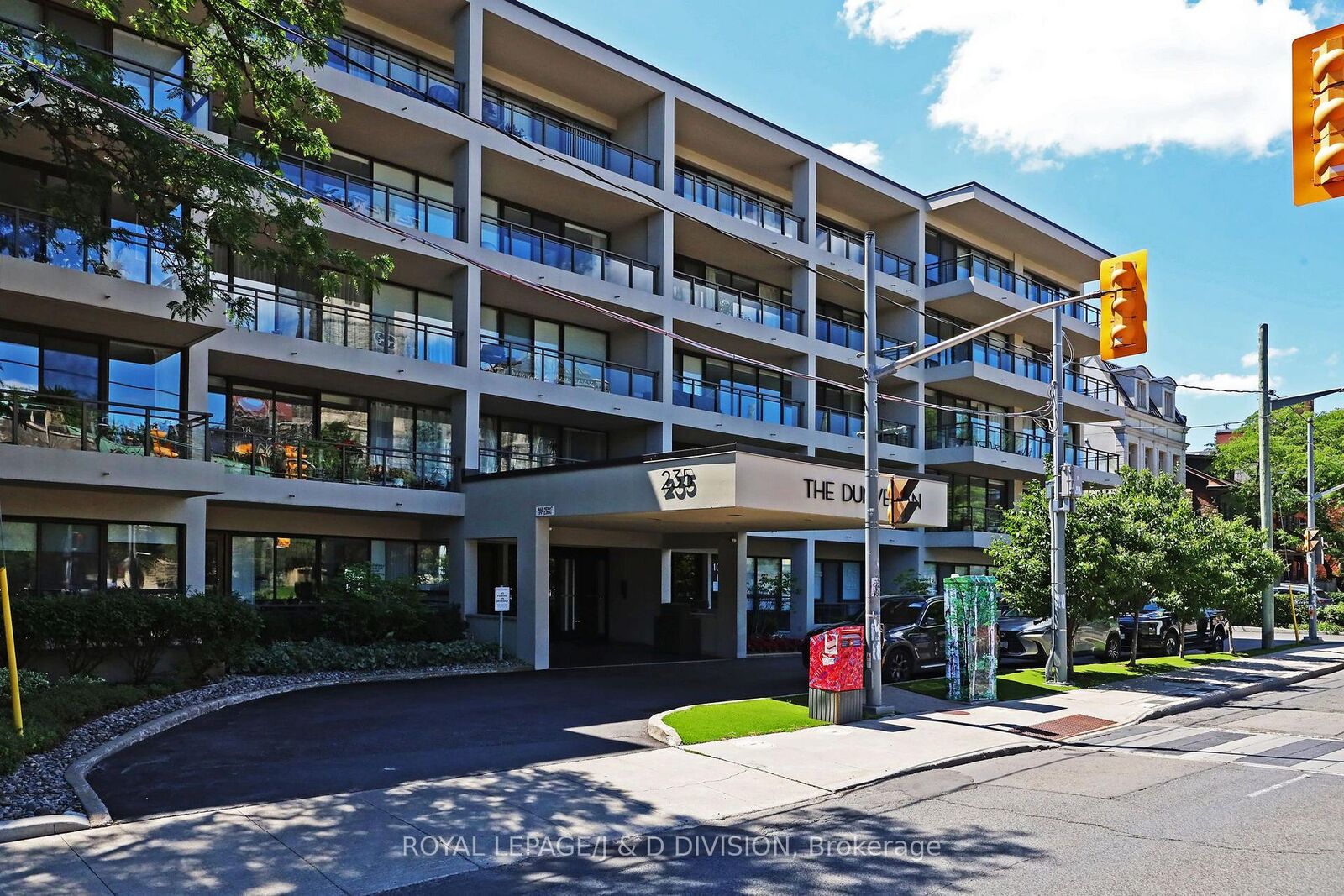 Property Photo: 235 St Clair Avenue W 106 ON M4V 1R4