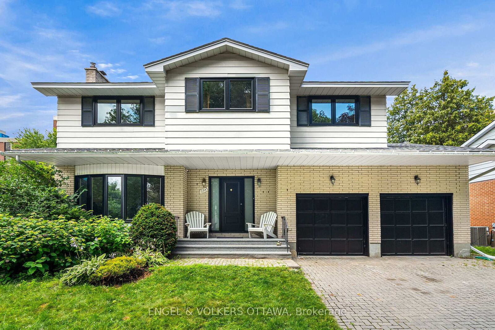 Property Photo: 2343 Whitehaven Crescent ON K2B 5H2