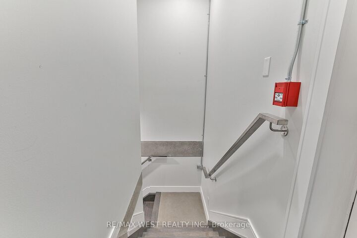 Property Photo:  1745 Keele Street 4  ON M6M 3W9 