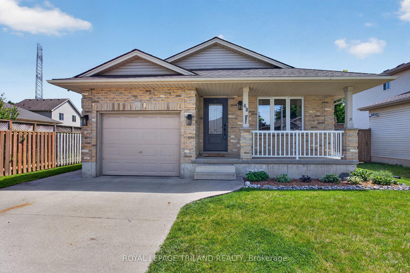 Property Photo: 48 Cottonwood Drive ON N5P 4M7