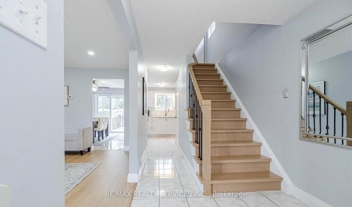 Property Photo: 322 Benesfort Crescent ON N2N 3B8