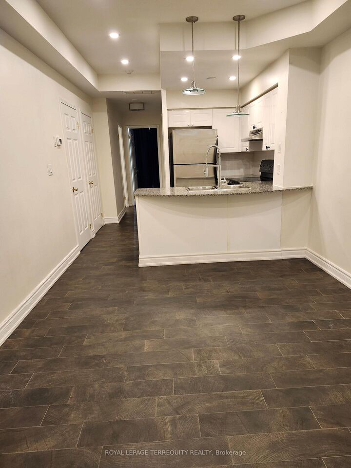 Property Photo: 30 Stadium Road 252 ON M5V 3P4