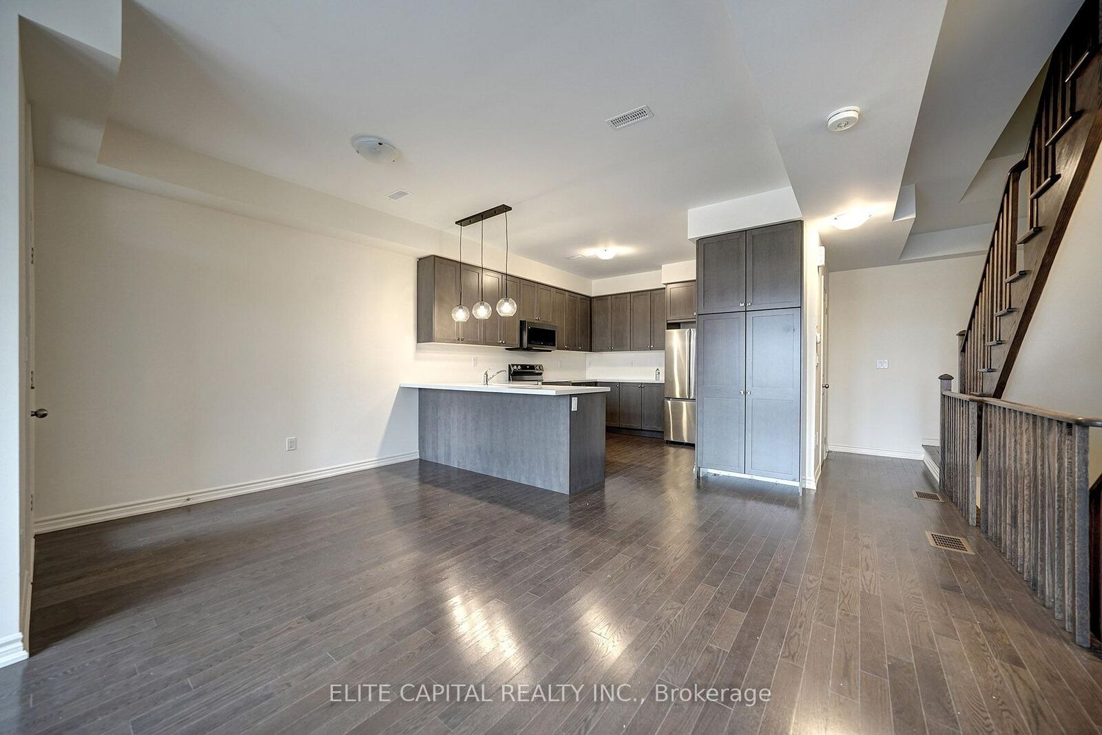 Property Photo:  84 Holyrood Crescent  ON L4H 5G2 