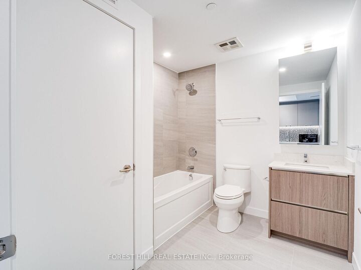 Property Photo: 8188 Yonge Street 202 ON L4J 0M2