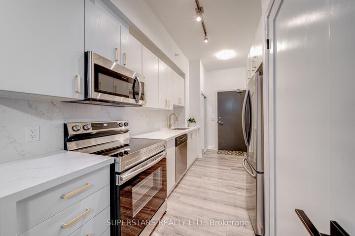 Property Photo:  11611 Yonge Street 525  ON L4E 1G2 