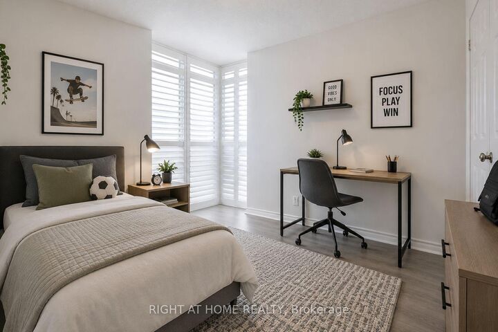 Property Photo: 18 Mondeo Drive 626 ON M1P 5C8