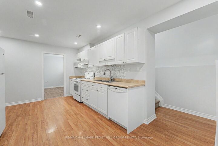 Property Photo:  148 Livingstone Street E Lower  ON L4M 6Y7 