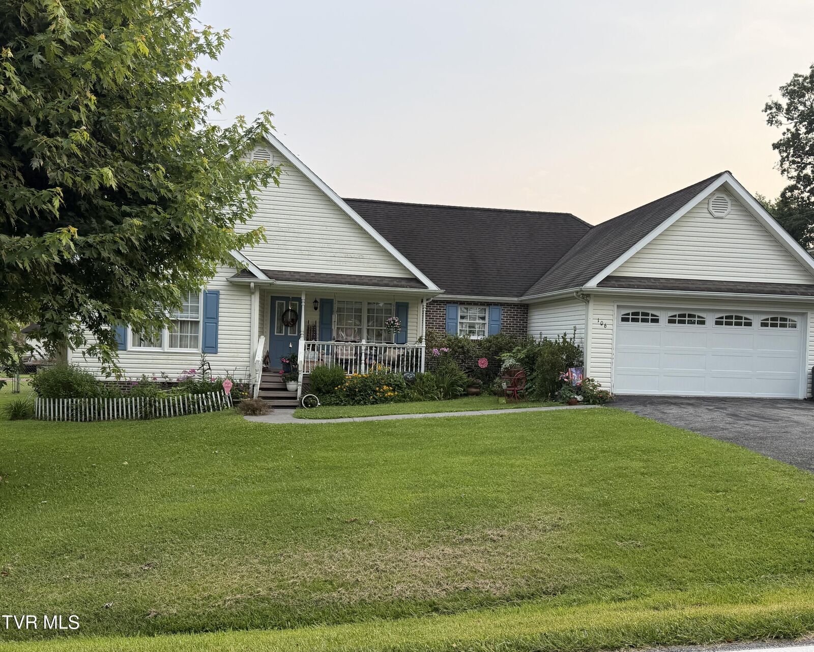 Property Photo: 106 Northeast Kelly Street VA 24293