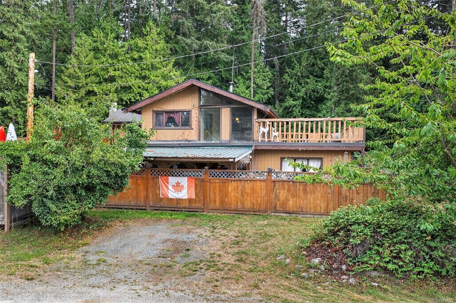 Property Photo: 1012 Fairdowne Rd BC V9P 2C1