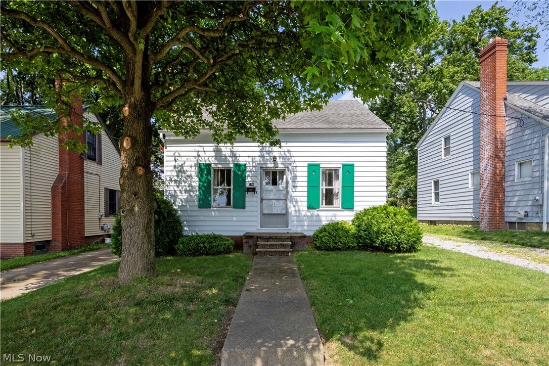 Property Photo:  716 Palmer Street  OH 44691 