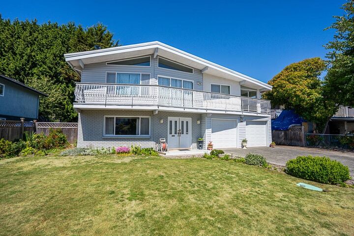 8571 Greenfield Drive — photo 1