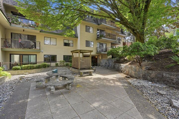 466 E Eighth Avenue 210 — photo 1