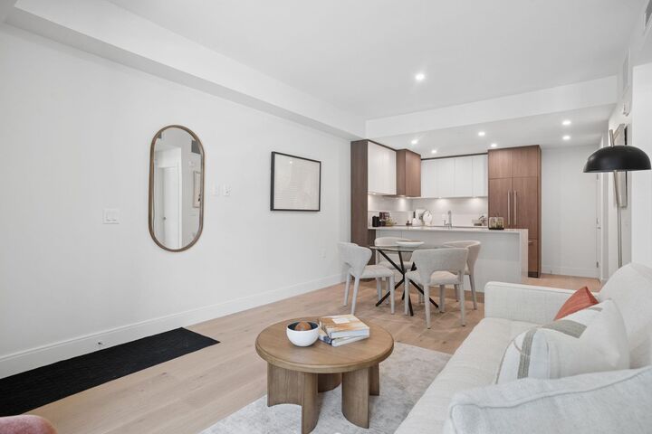 Property Photo:  378 W 45th Avenue 202  BC V5Y 0P6 