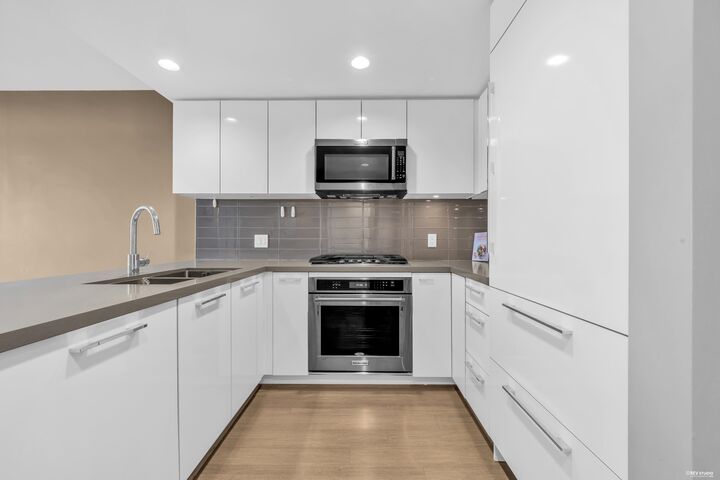 Property Photo:  3093 Windsor Gate 2605  BC V3B 0N2 