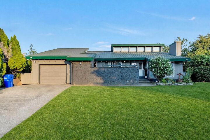 46446 Angela Avenue — photo 1