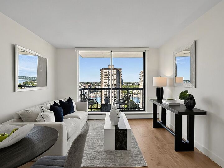 Photo de la propriété: 1146 Harwood Street 1008 BC V6E 3V1