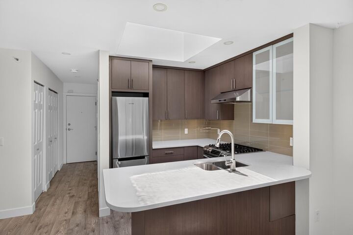 Property Photo: 688 E 16th Avenue 401 BC V5T 2V4