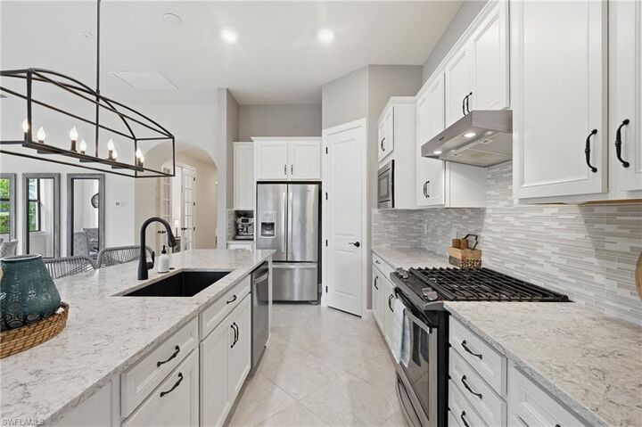 Property Photo:  8877 Horned Lark Dr  FL 34120 