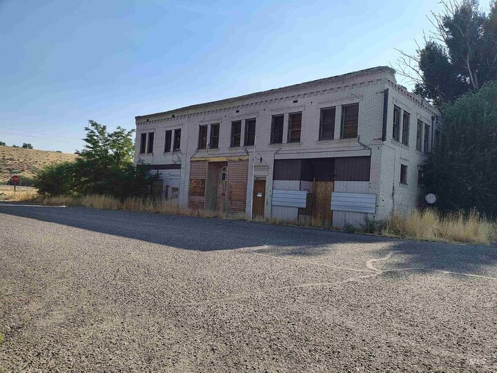 Property Photo: 4145 N Meridian St ID 83633