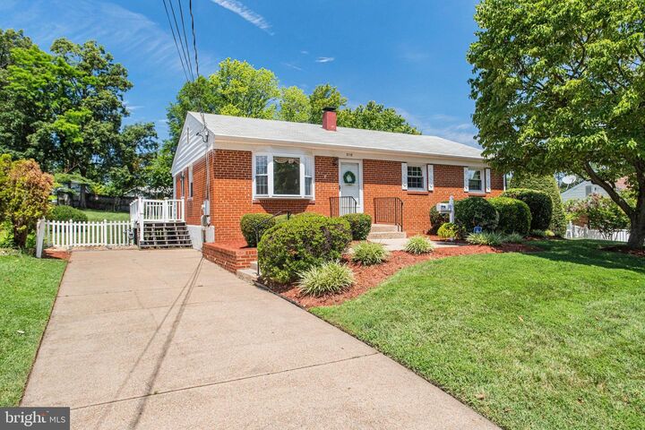 Property Photo:  2118 Culpeper Drive  VA 22191 