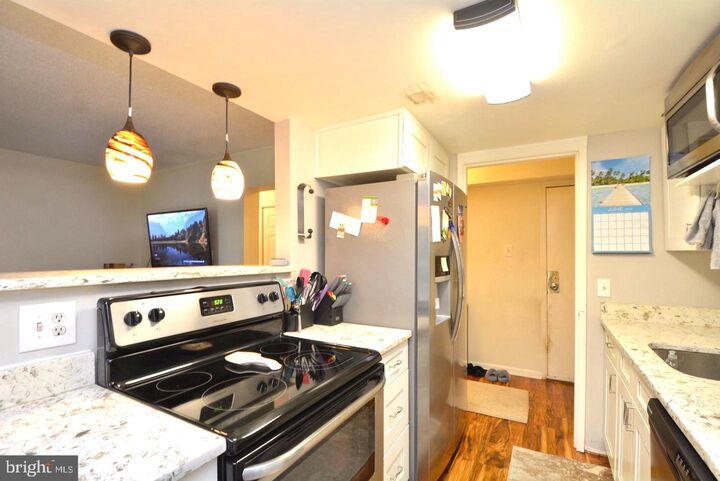 Property Photo: 11643 Stoneview Square 2B VA 20191