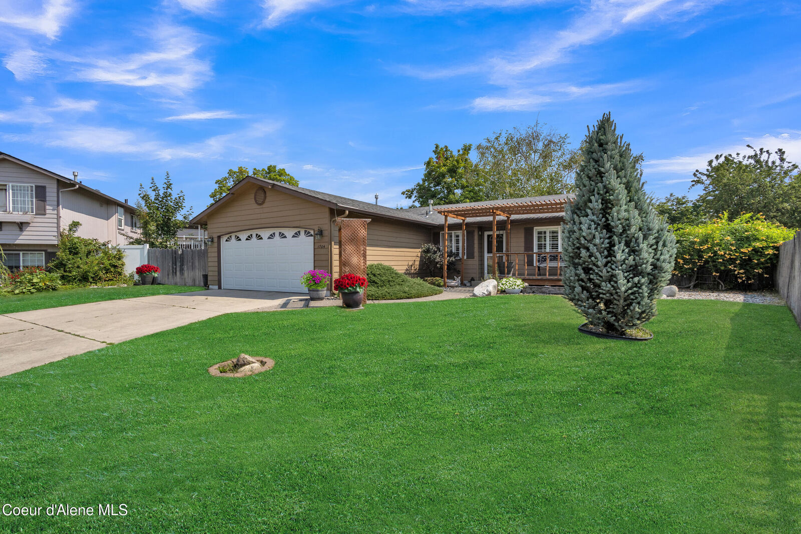 Property Photo:  1704 N Trellis Ct  ID 83854 