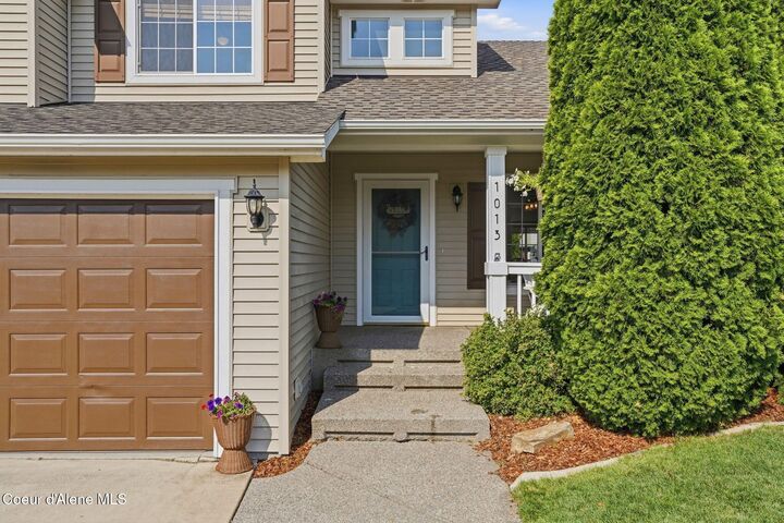Property Photo: 1013 N Malvern Rd WA 99019