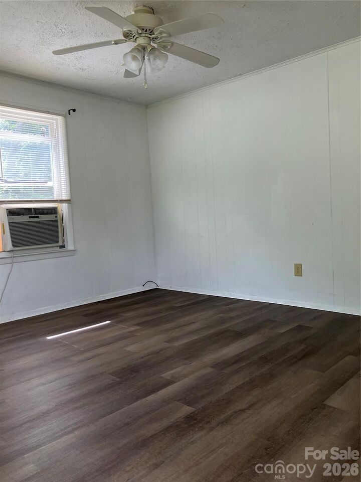 Property Photo:  104 Countryside Drive SE  NC 28645 