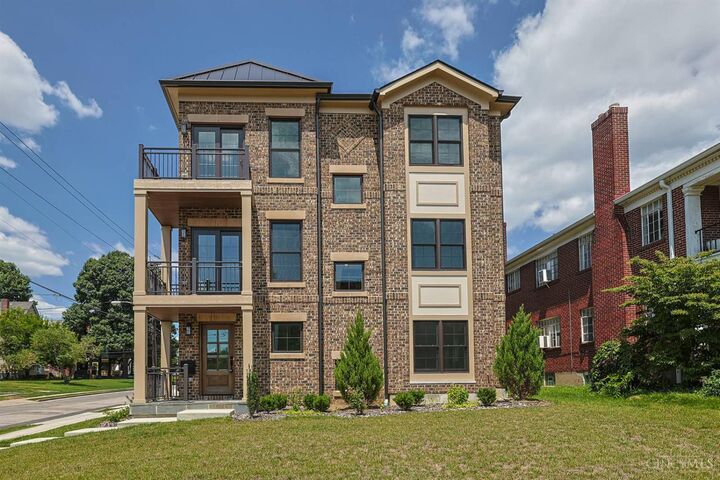 Property Photo:  2800 Erie Avenue  OH 45208 