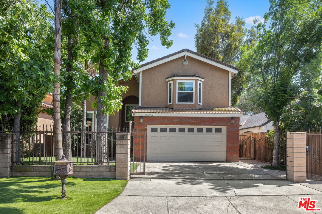 Property Photo: 15232 Hartsook St CA 91403