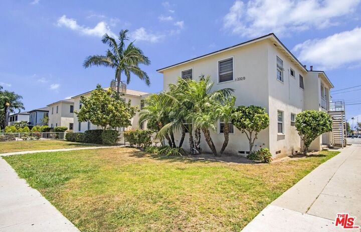 Property Photo:  12320 Washington Pl  CA 90066 