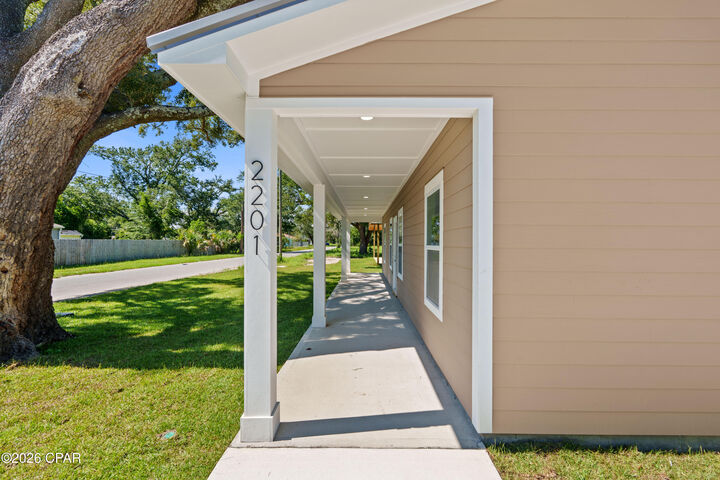 Property Photo:  2201 E 6th Street  FL 32401 