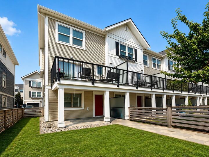 Property Photo: 32633 Simon Avenue 95 BC V2T 0G9