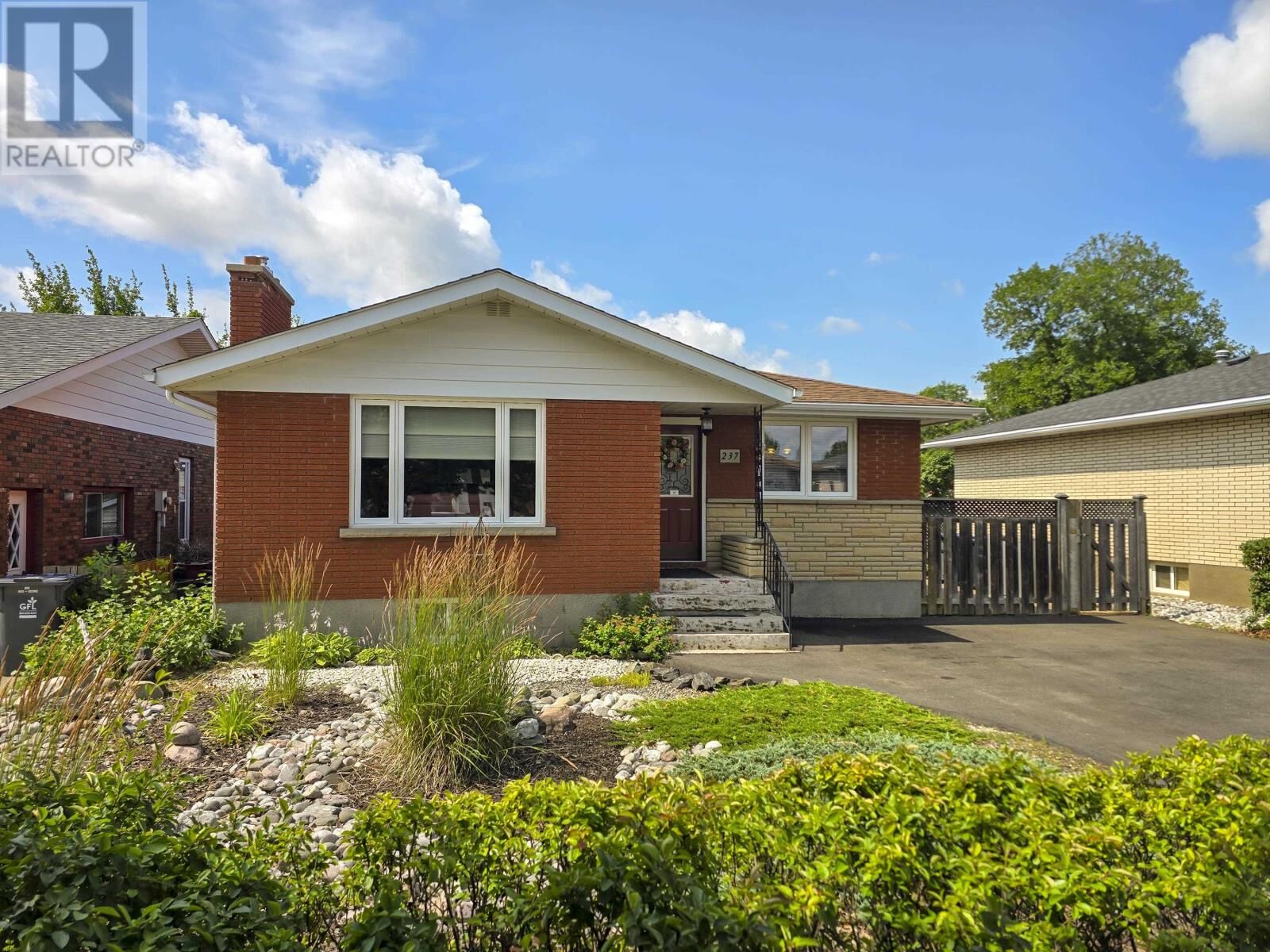 Property Photo:  237 Anten St.  ON P7B 5J5 