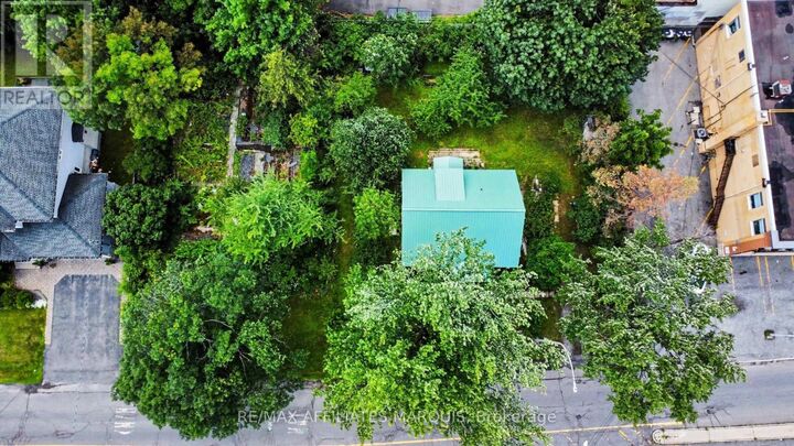 Property Photo:  1 Withrow Avenue  ON K2G 2H5 