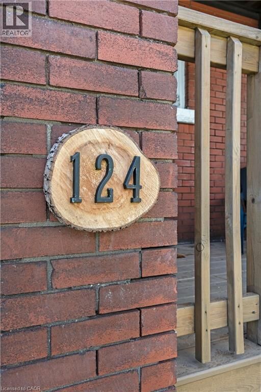 Property Photo:  124 Balsam Avenue North  ON L8L 6Y3 