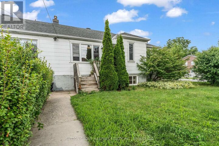 Property Photo: 22 Westdale Avenue West ON K7L 4R9