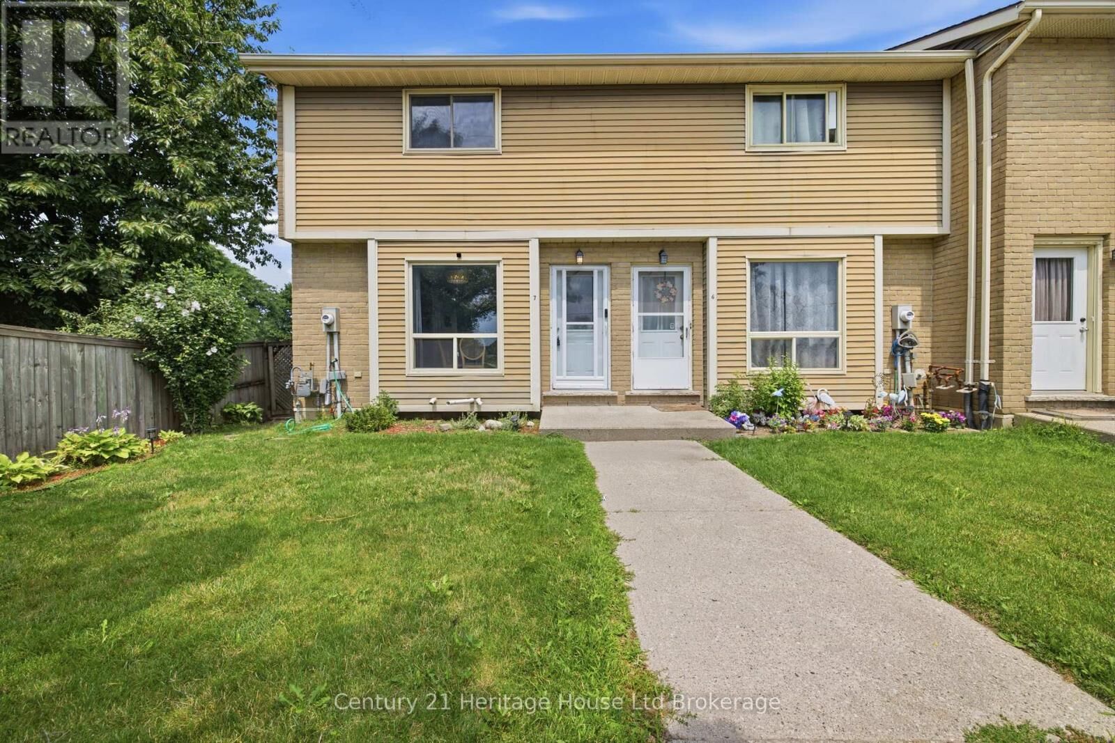 Property Photo: 863 Parkinson Road North 7 ON N4S 8S7