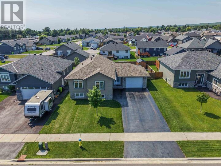 Property Photo:  86 Chatfield Dr  ON P6C 0B1 
