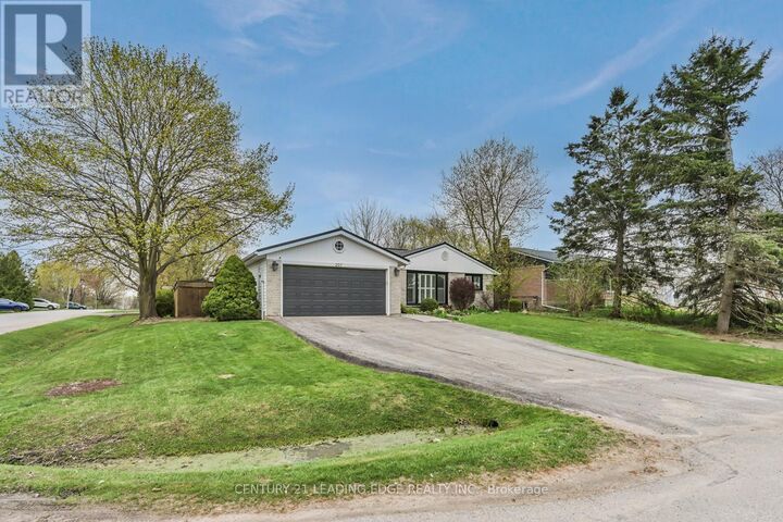 Property Photo: 207 Yeates Avenue ON L4N 4C5