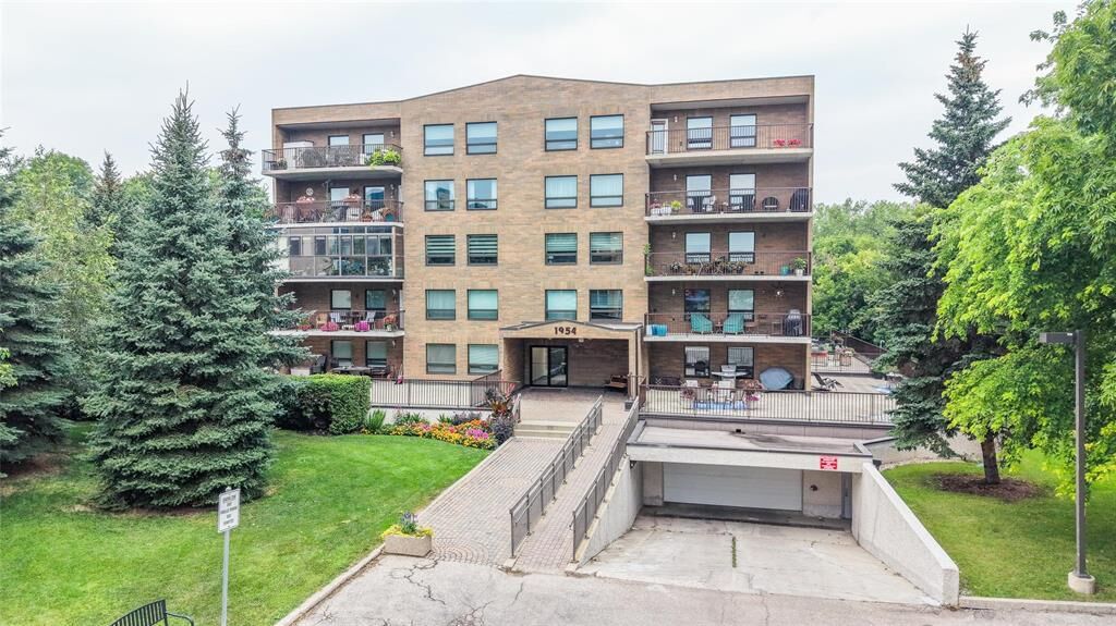 Property Photo:  1954 Henderson Highway  MB R2G 1P2 