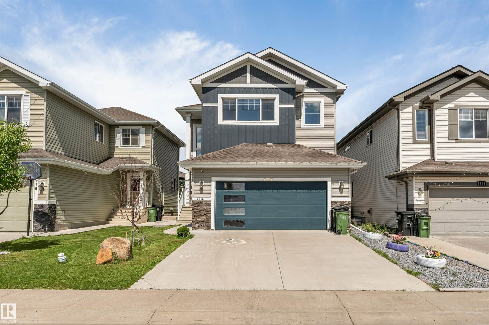 Property Photo:  2912 12 Avenue NW  AB T6T 1A9 