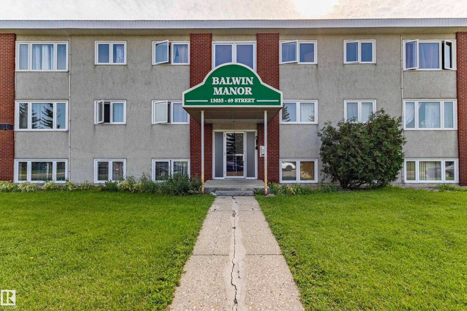 Property Photo:  13035 69 Street NW 302  AB T5C 0H5 
