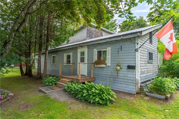 Property Photo:  6 Parkwood Drive  NB E3L 2W2 