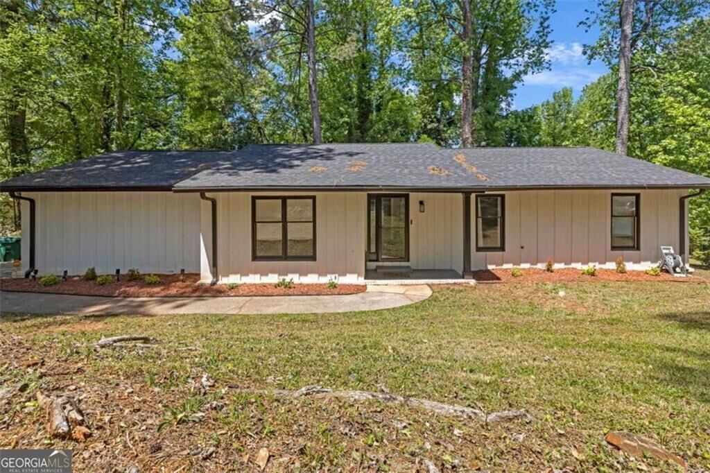 Property Photo: 3352 Idlecreek Way GA 30032